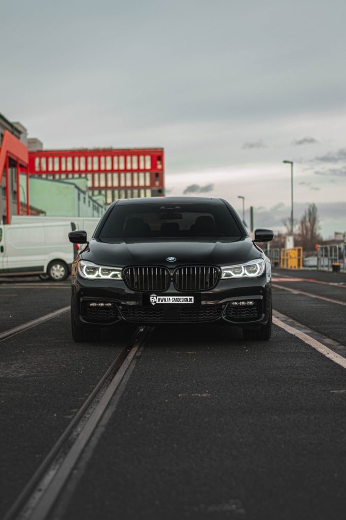 BMW 750Li G12, OEM Umbau bei FA-CARDESIGN in Rodgau - Ansicht 4