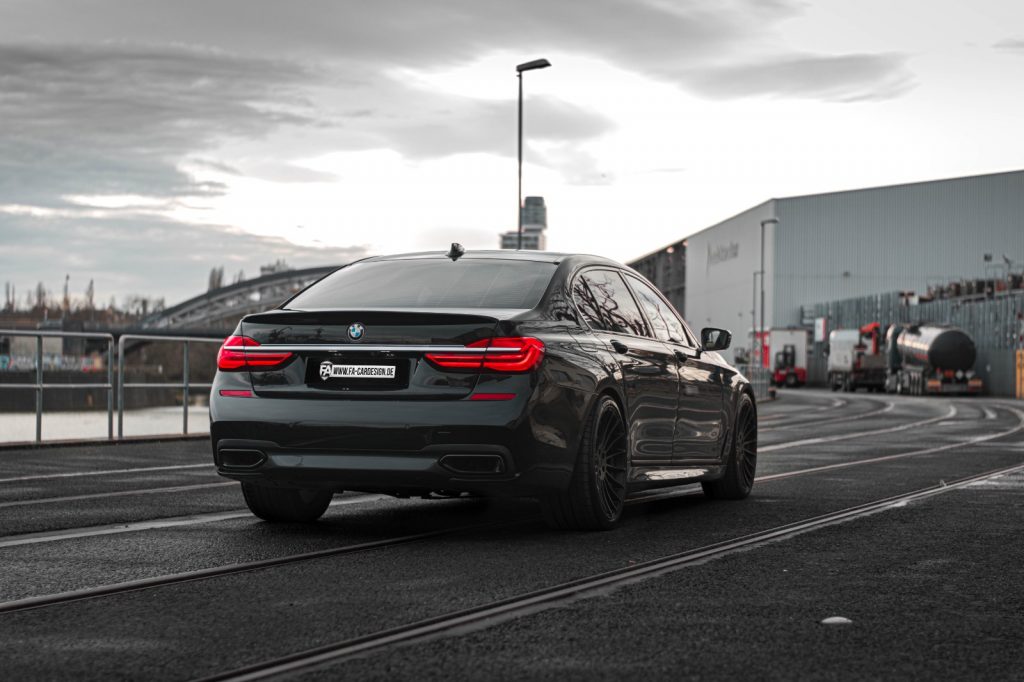 BMW 750Li G12, OEM Umbau bei FA-CARDESIGN in Rodgau - Ansicht 3