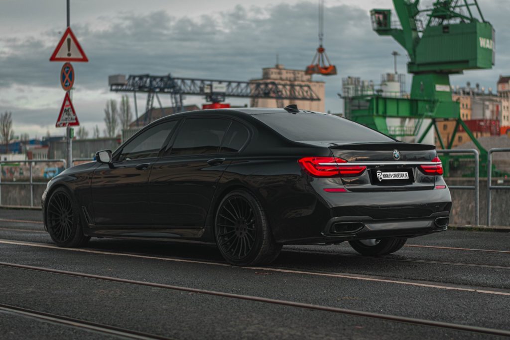 BMW 750Li G12, OEM Umbau bei FA-CARDESIGN in Rodgau - Ansicht 2