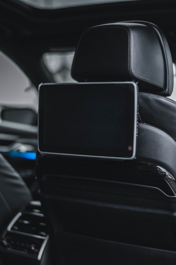 BMW 750Li G12, OEM Umbau bei FA-CARDESIGN in Rodgau - Ansicht 7