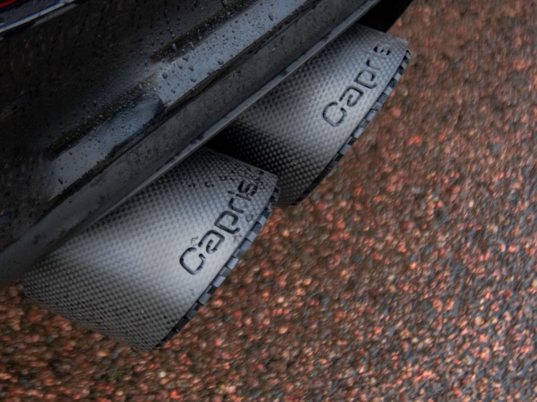 Capristo Carbon-Endrohre einer Active-Sound-Abgasanlage bei FA-CARDESIGN