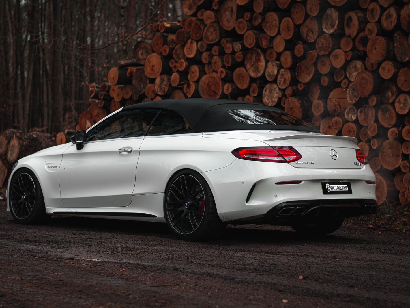 Mercedes-AMG C63 Cabriolet mit Gewindefahrwerk bei FA-CARDESIGN