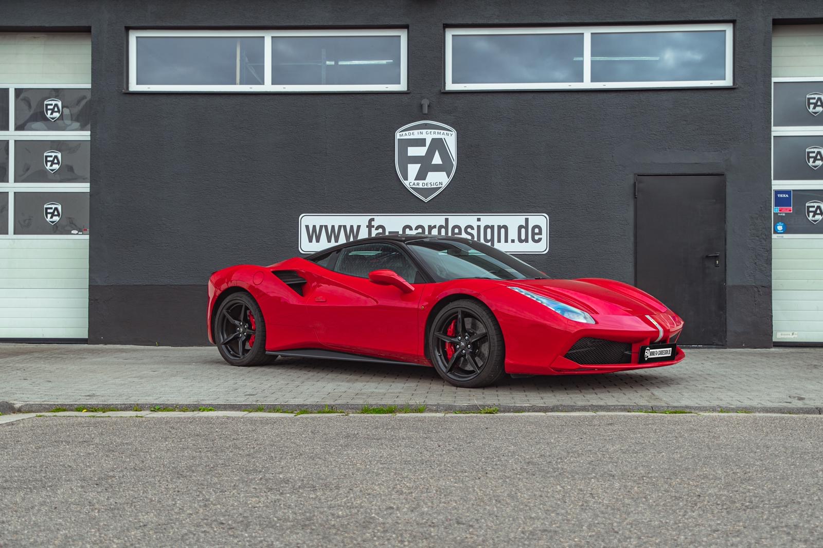Ferrari 488 GTB in Ferrari Rot mit Akzenten in Schwarz Hochglanz
