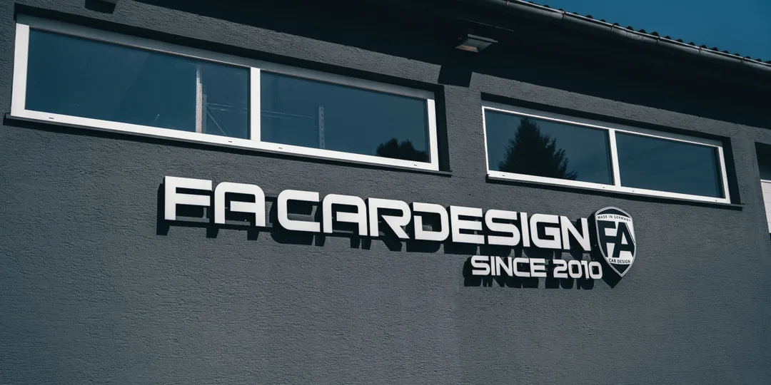 Fassade von FA-CARDESIGN mit dem Schriftzug since 2010