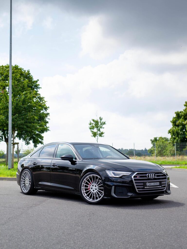 Audi A6 35 TFSI 4K in Schwarz im S6 Look mit HAMANN Anniversary Felgen in Silver