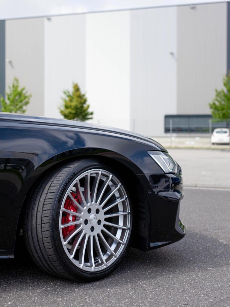 Audi A6 35 TFSI 4K in Schwarz im S6 Look mit HAMANN Anniversary Felgen in Silver
