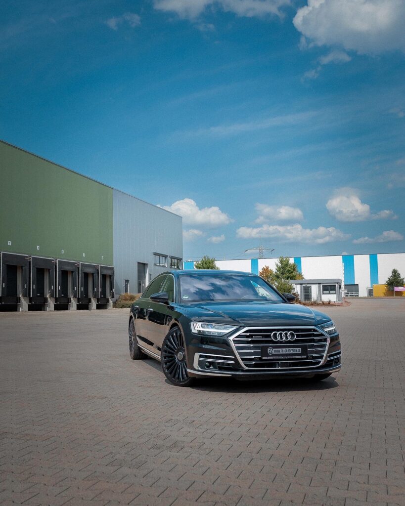 Audi A8 L 50 TDI 4N in Schwarz mit MANSORY CS.11 Felgen in Gloss Black
