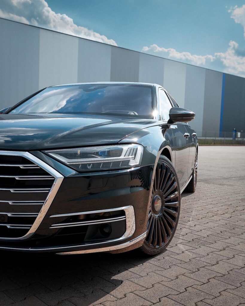 Audi A8 L 50 TDI 4N in Schwarz mit MANSORY CS.11 Felgen in Gloss Black
