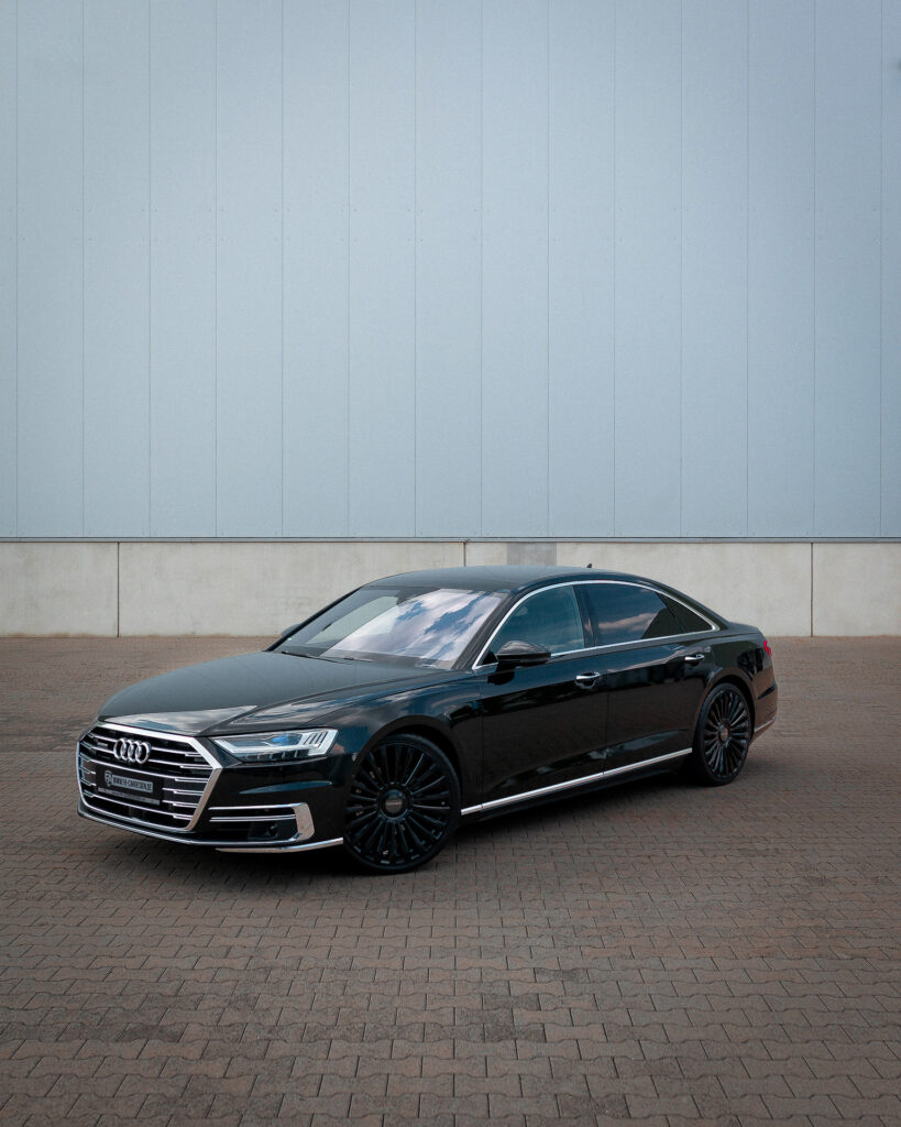 Audi A8 L 50 TDI 4N in Schwarz mit MANSORY CS.11 Felgen in Gloss Black