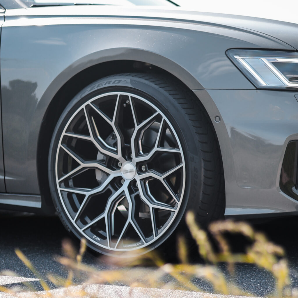 Audi A6 40 TFSI 4K in Daytonagrau im S6 Look mit Vossen HF-2 Felgen in Schwarz glanzgedreht