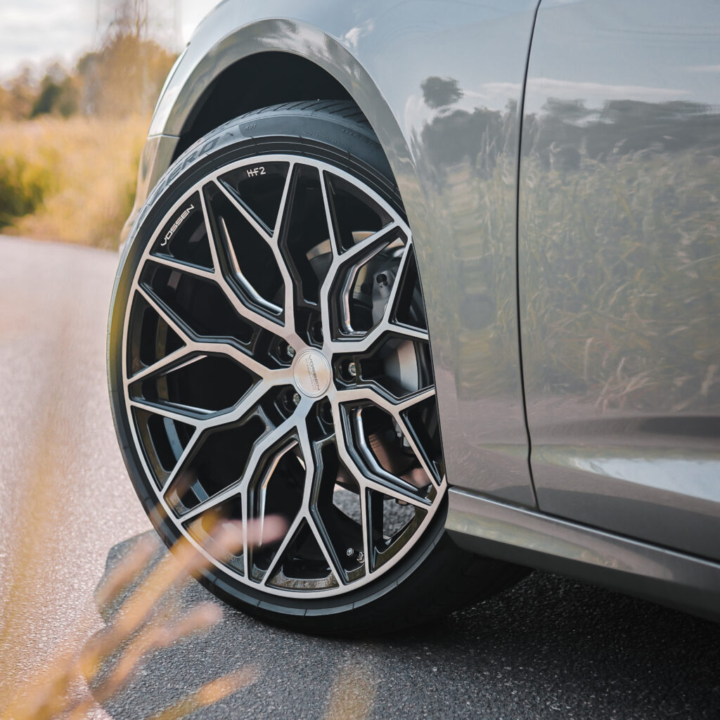 Audi A6 40 TFSI 4K in Daytonagrau im S6 Look mit Vossen HF-2 Felgen in Schwarz glanzgedreht